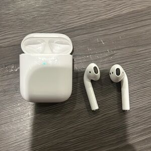AirPods 2 with wirelesss charging case